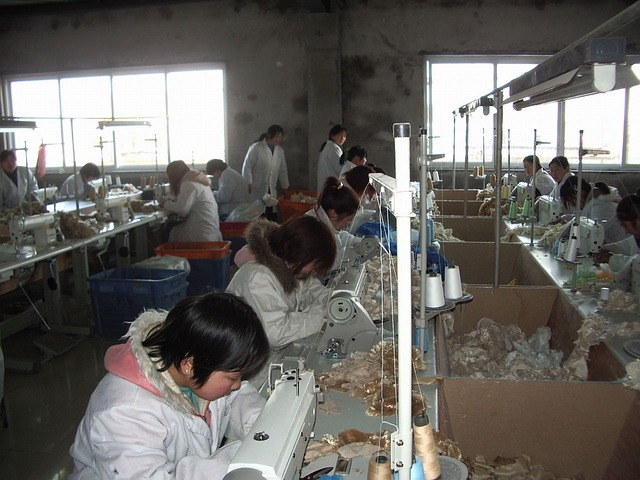 továrna v Asii