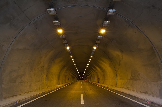 ovětlený tunel